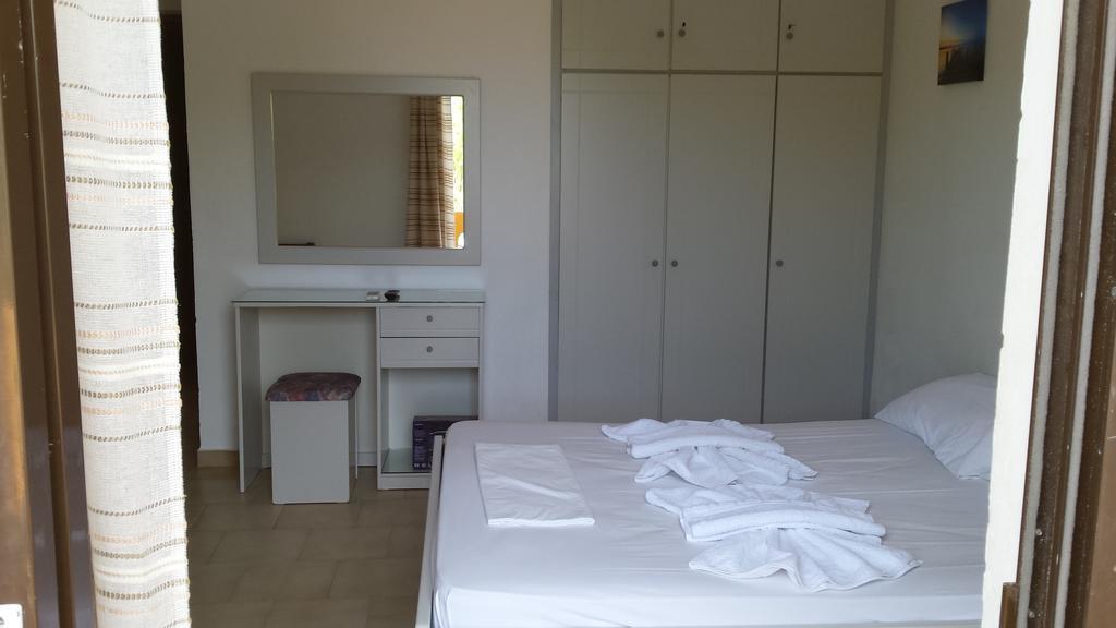 Rooms Leonidas Kissamos Bagian luar foto