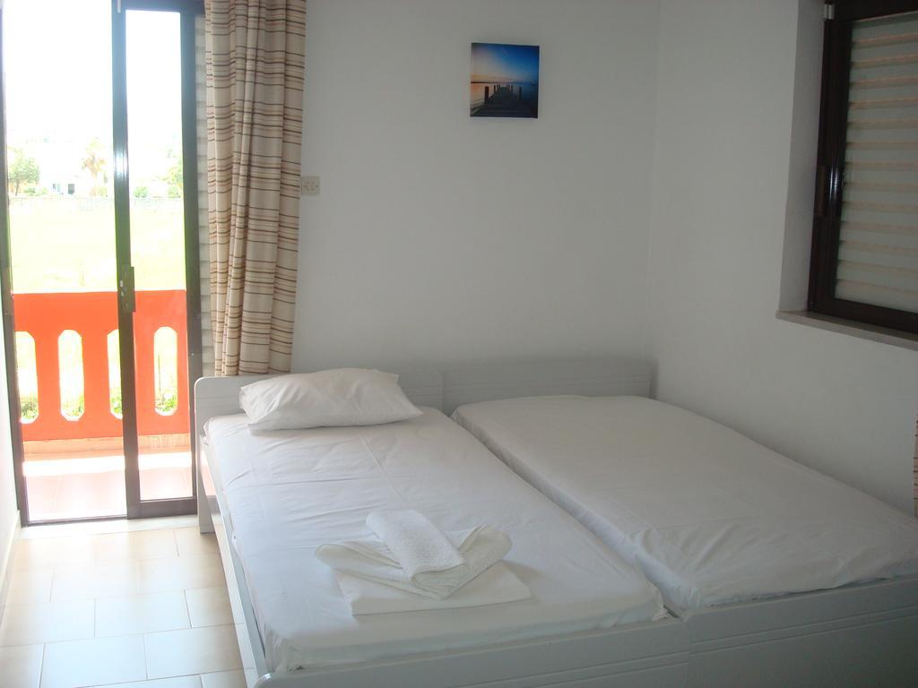 Rooms Leonidas Kissamos Bagian luar foto